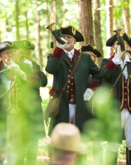 Jagdhornbl&auml;ser begleiten die Er&ouml;ffnung von RUHEBAUM Schillingsf&uuml;rst musikalisch